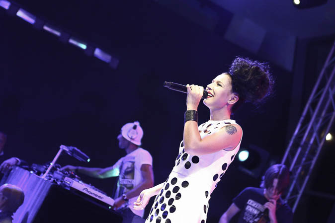 Певица Елка