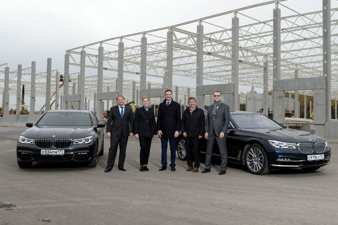 Закладка памятной капсулы в основание нового склада BMW