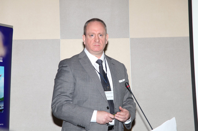 Мартин Эмес, Независимость