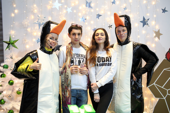 Елка в дилерском центре Skoda ГК «АвтоСпецЦентр»