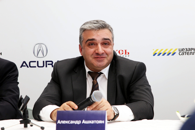 Александр Ашхатоян, Авторусь