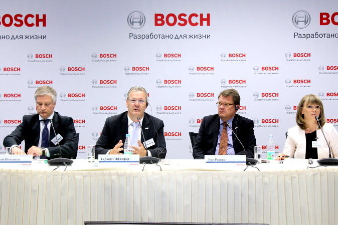 Юрий Нечаев, Бош Термотехника; Герхард Пфайфер, Роберт Бош; Уве Рашке, Robert Bosch; Юлия Голубцова, Роберт Бош