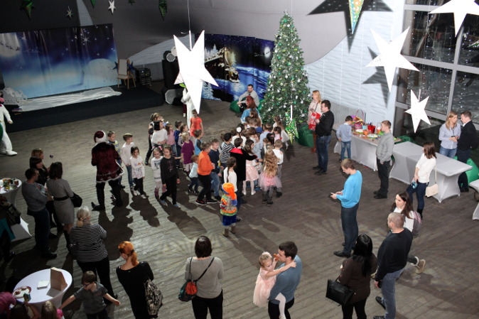 Елка в дилерском центре Skoda ГК «АвтоСпецЦентр»