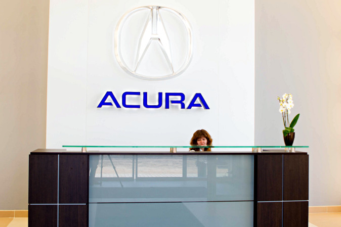 Первый в России дилерский центр Acura