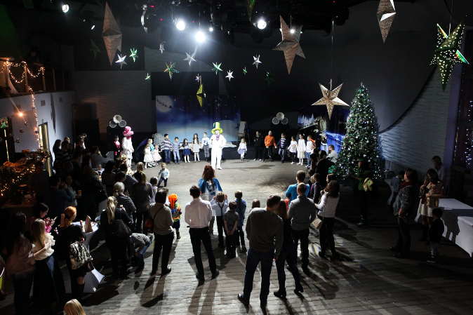 Елка в дилерском центре Skoda ГК «АвтоСпецЦентр»